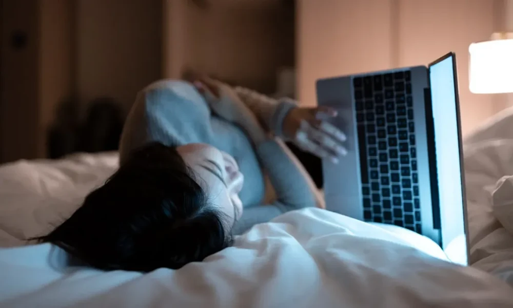 How to Reduce Eye Strain and Improve Comfort Under Artificial Lights